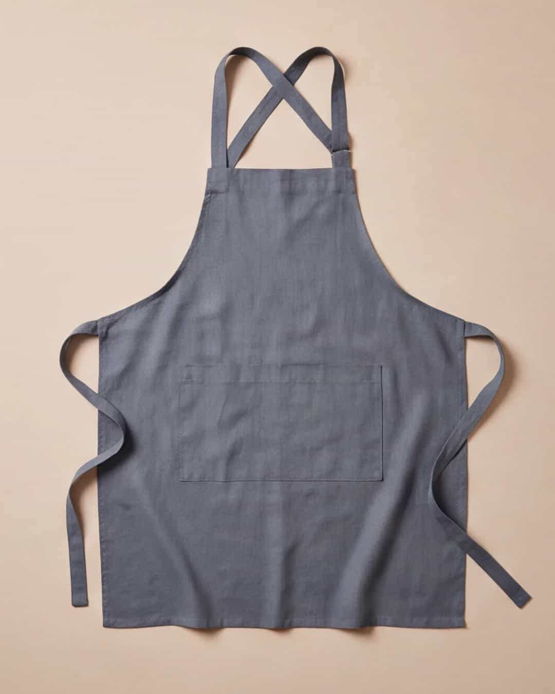 Cross-back apron · washed linen